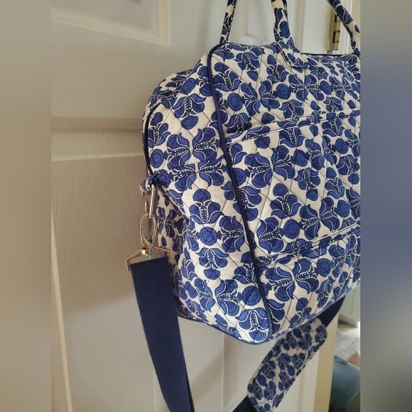 Vera Bradley Cobalt Tile Blue White Large Weekender Travel Bag - Picture 13 of 16